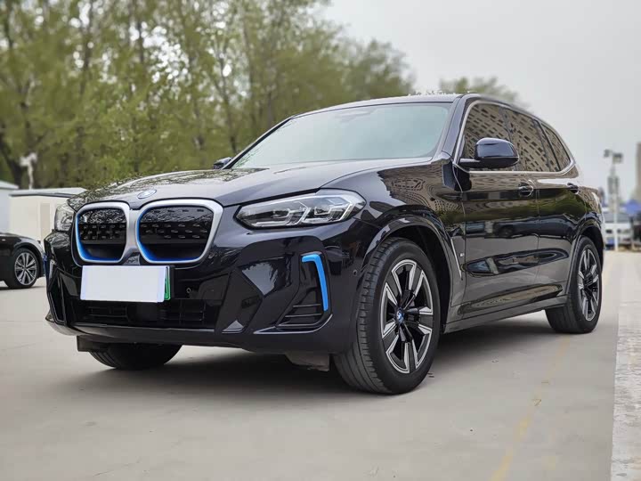 BMW iX3 2022 leading model