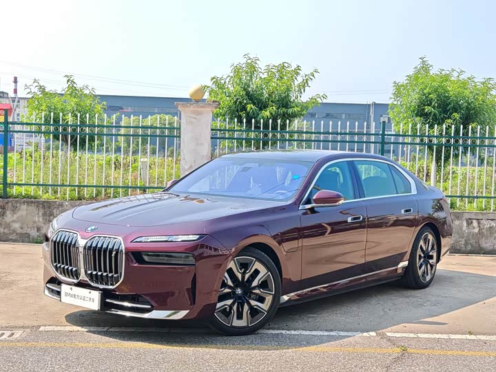 BMW i7 2023 xDrive60L Luxury Package