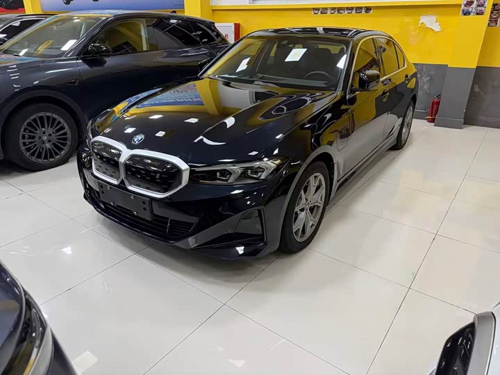 BMW i3 2022 eDrive 35 L