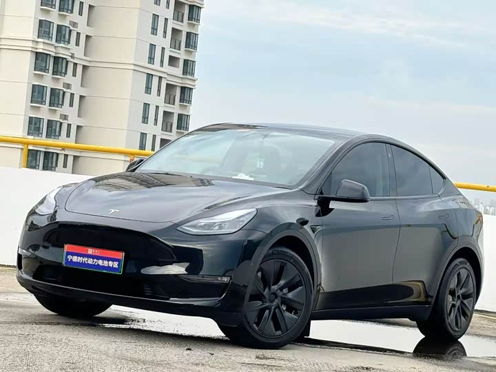 Model Y 2023 long-range all-wheel drive version