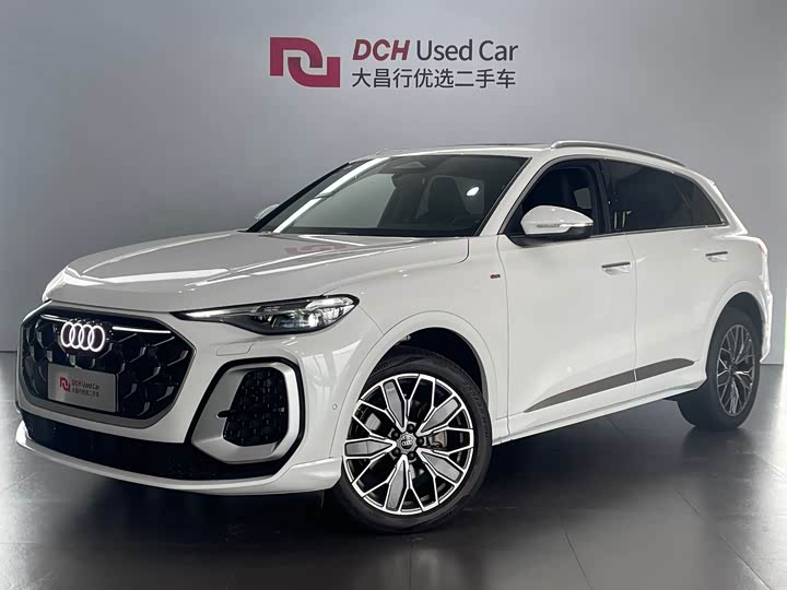 Audi Q5L 2026 2.0T smart hybrid luxury model