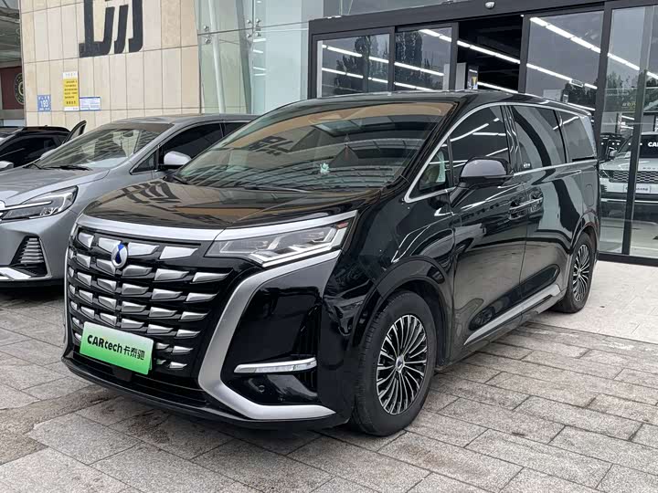 Denza D9 2024 DM-i 980 four-wheel drive premium model