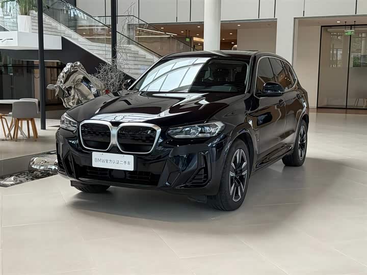 BMW iX3 2022 leading model