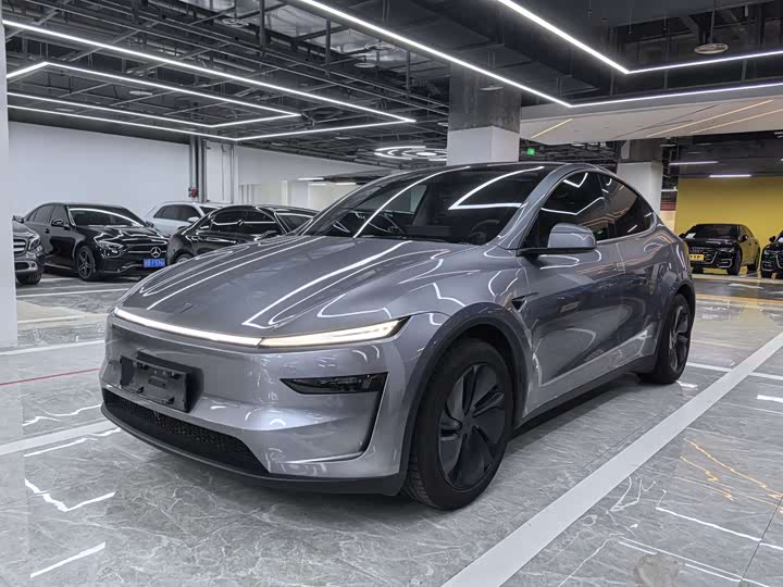 Model Y 2025 rear-wheel drive version