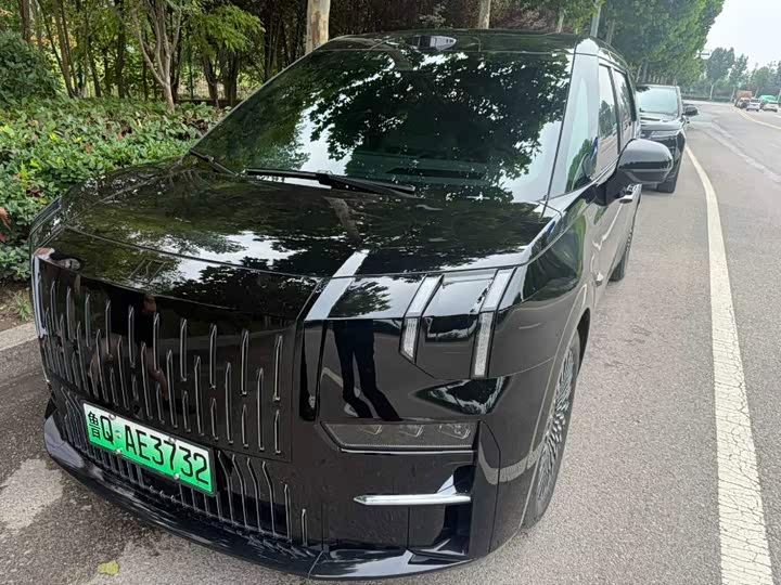 Zeekr 009 2024 6-Seater Executive AWD 108kWh