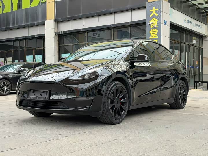 Model Y 2023 long-range all-wheel drive version