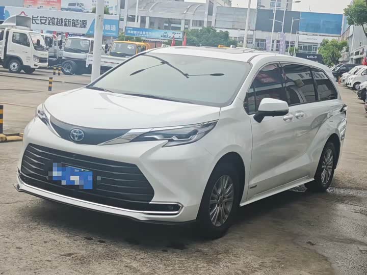 SIENNA 2023 2.5L Hybrid Deluxe Edition