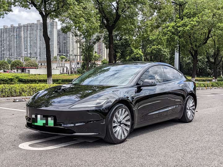 Model 3 2023 model long range all-wheel drive version