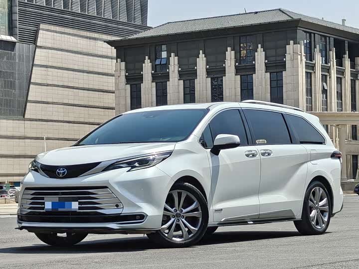 SIENNA 2023 2.5L Hybrid Platinum Edition