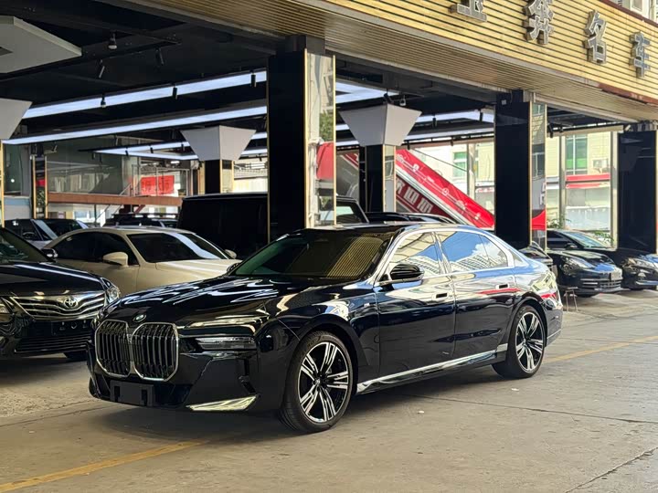 BMW 7 Series 2023 740Li M Sport Package